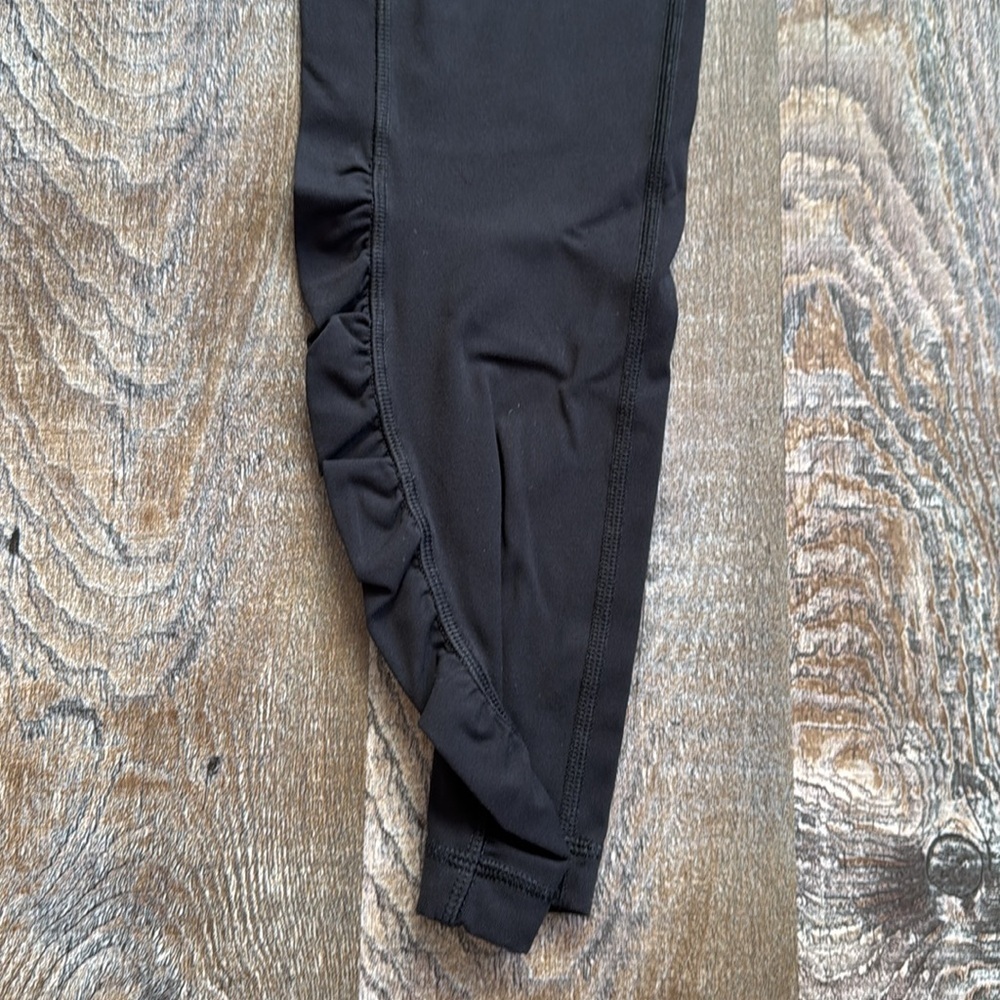 Lululemon | Ruffle/ Ruched Leggings - Picture 4 of 10